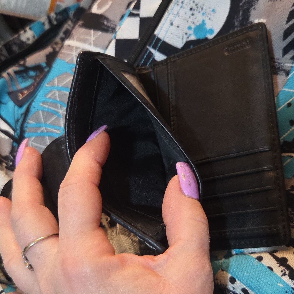 *AUTHENTIC COACH BLACK WALLET* - Picture 10 of 14